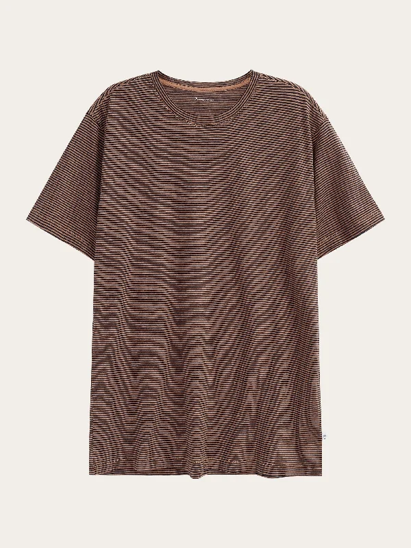 Men's Shirts with Contrast StitchingNarrow striped slub t-shirt - Brown stripe