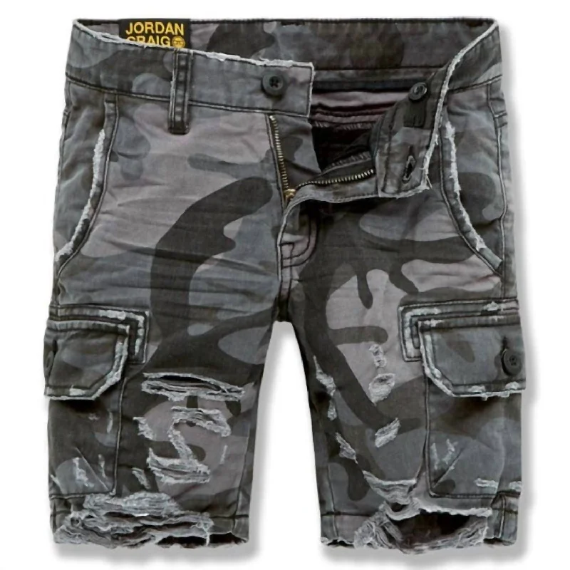 Zip-Up Men's Secure and Multi-Pocket ShortsWar Torn Cargo Shorts In Black Camo