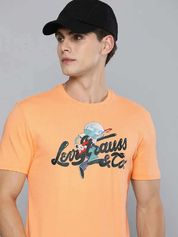 Men's Shirts with Rounded HemlinesMen's Graphic Print Crew Neck T-shirt