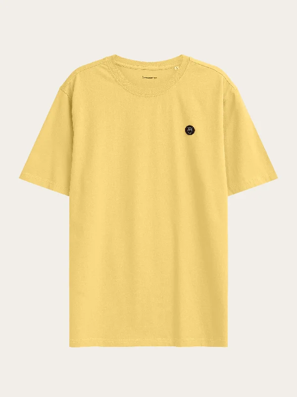 Men's Shirts with Asymmetrical HemlinesRegular fit Badge t-shirt - Misted Yellow
